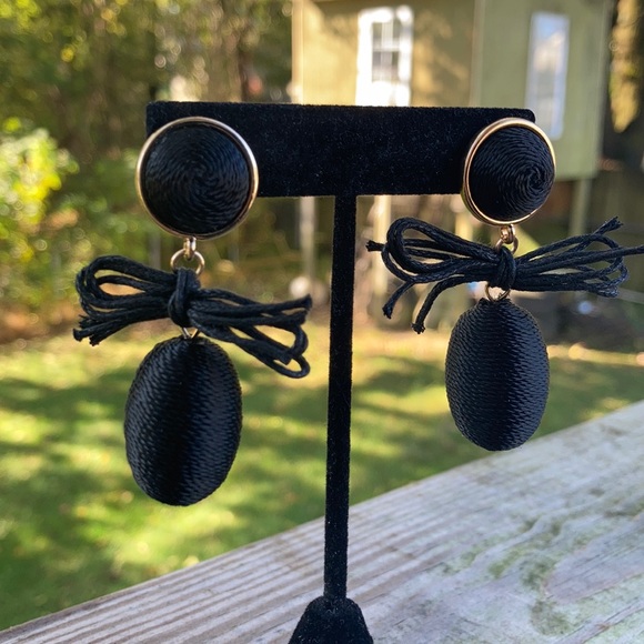 ⚜️Black and Gold fabric Bow Drop earrings! - Picture 2 of 2
